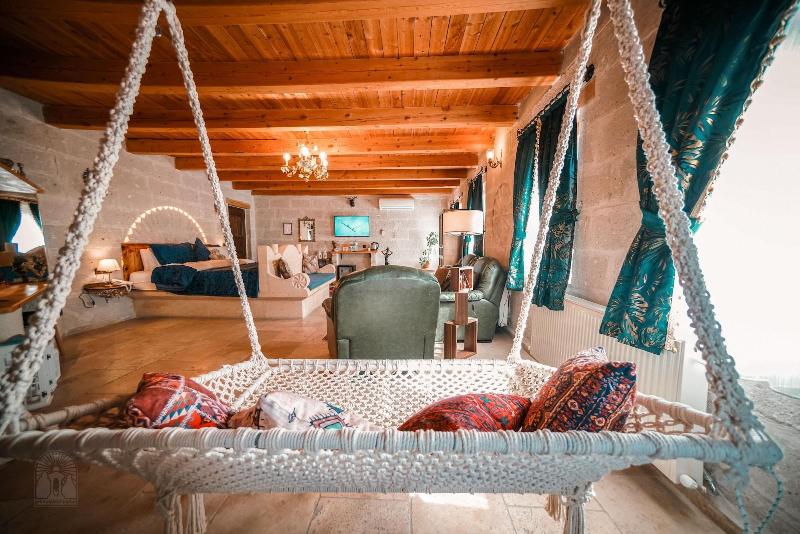 Zeus Cave Suites image