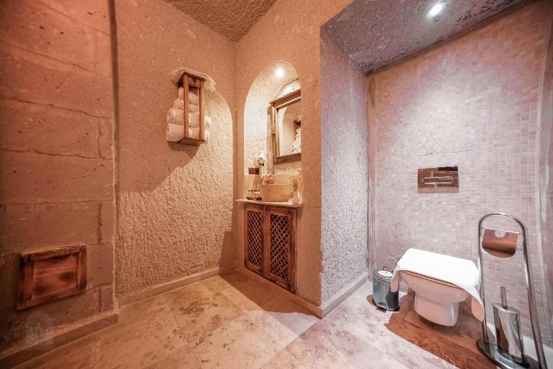 Zeus Cave Suites image