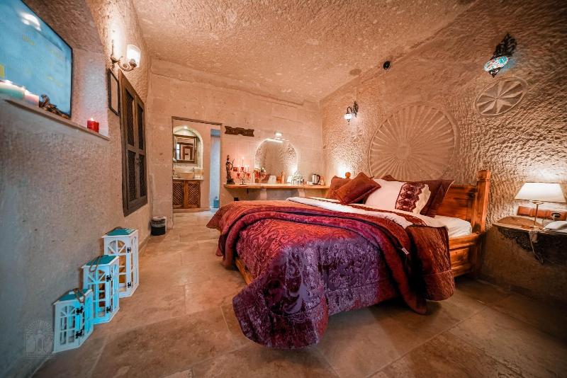 Zeus Cave Suites image