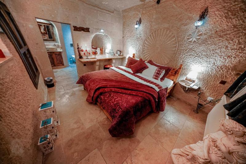 Zeus Cave Suites image