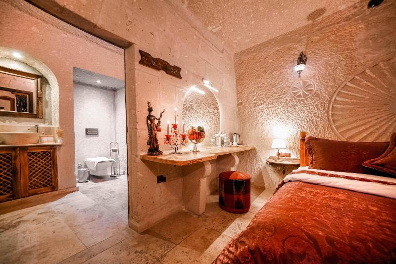 Zeus Cave Suites image