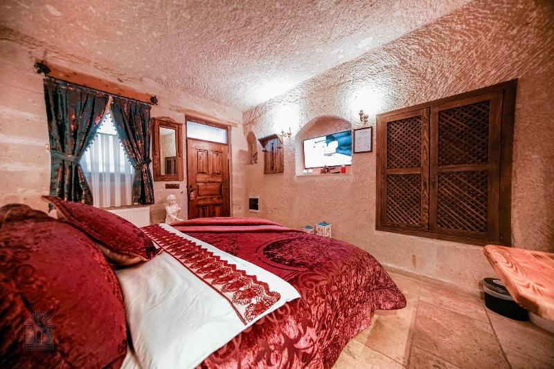 Zeus Cave Suites image