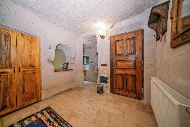 Zeus Cave Suites image