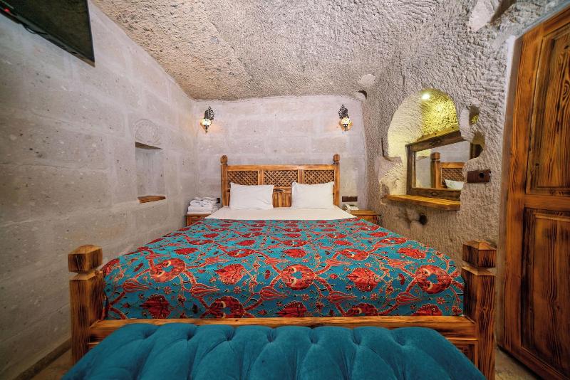 Zeus Cave Suites image
