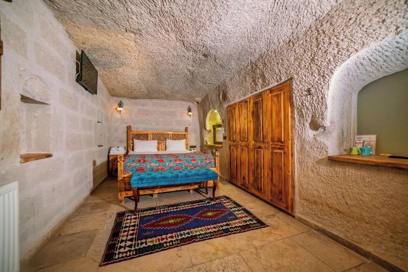 Zeus Cave Suites image