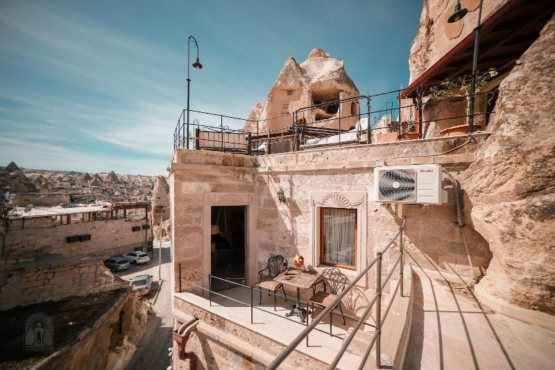 Zeus Cave Suites image