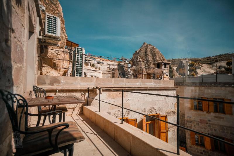 Zeus Cave Suites image
