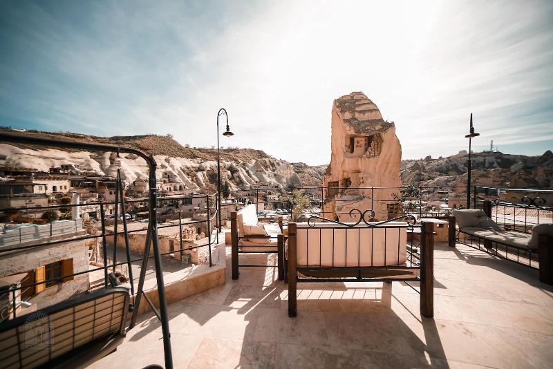 Zeus Cave Suites image