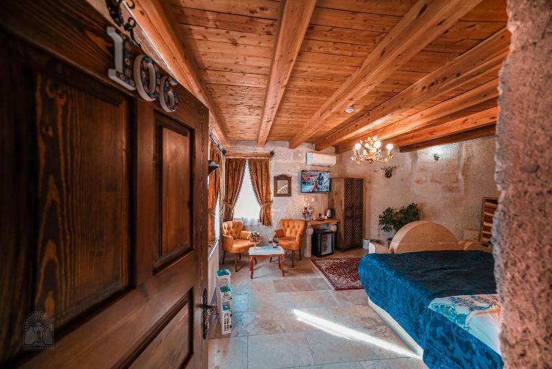 Zeus Cave Suites image