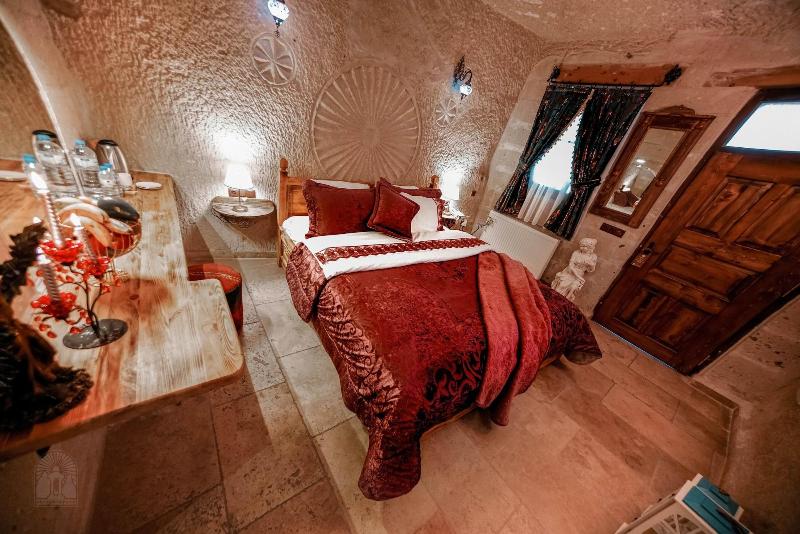 Zeus Cave Suites image