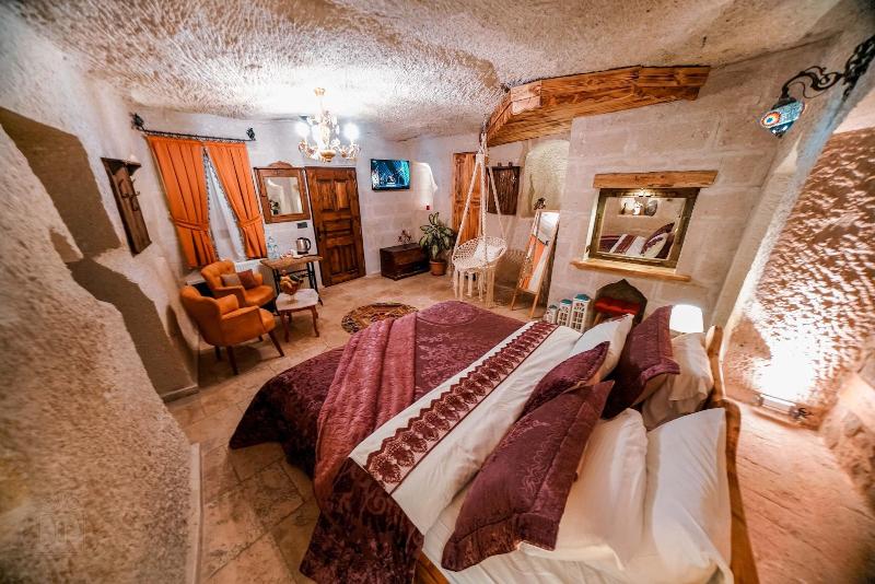 Zeus Cave Suites image