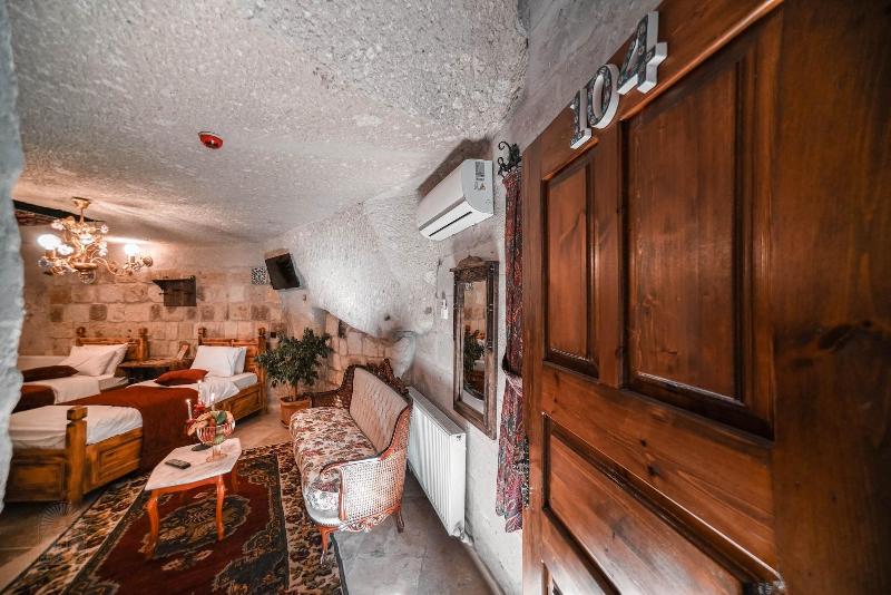 Zeus Cave Suites image