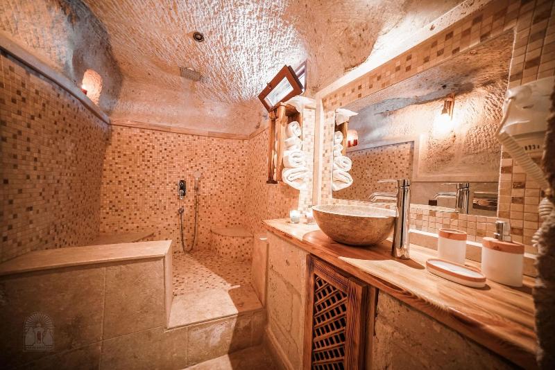 Zeus Cave Suites image