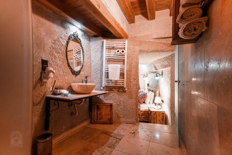 Zeus Cave Suites image