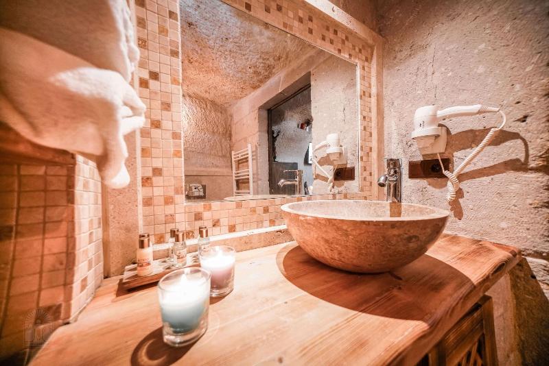 Zeus Cave Suites image