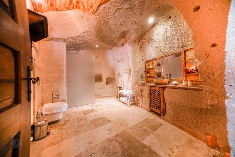 Zeus Cave Suites image