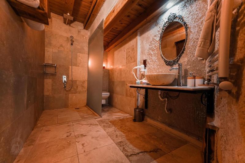 Zeus Cave Suites image