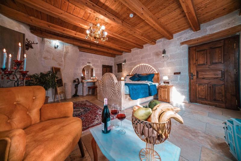 Zeus Cave Suites image