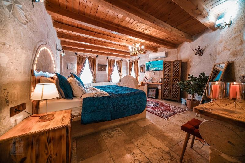 Zeus Cave Suites image