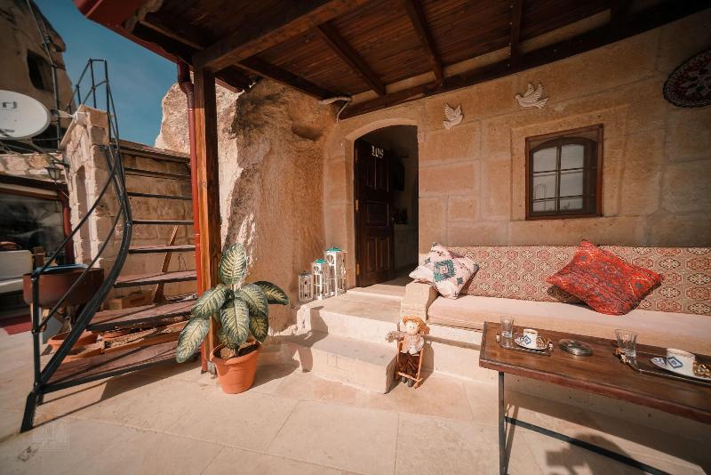 Zeus Cave Suites image