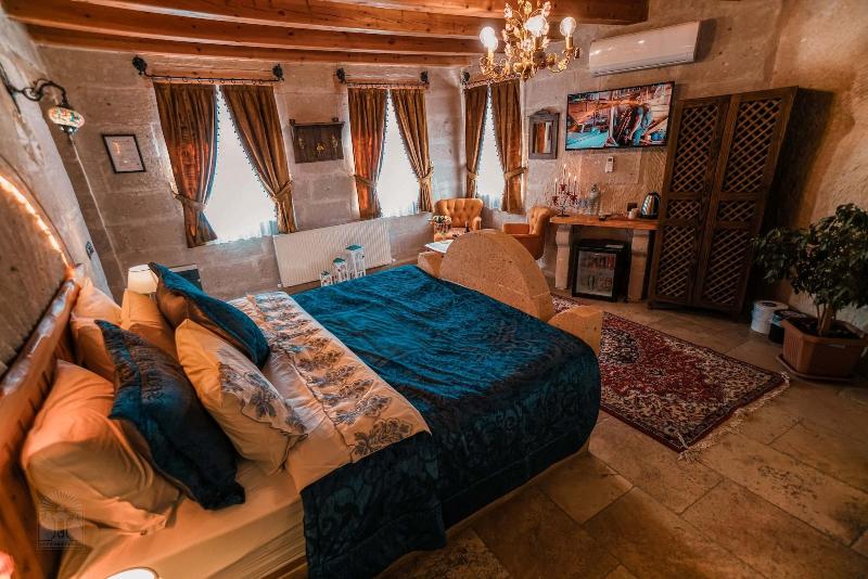 Zeus Cave Suites image