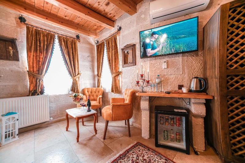 Zeus Cave Suites image