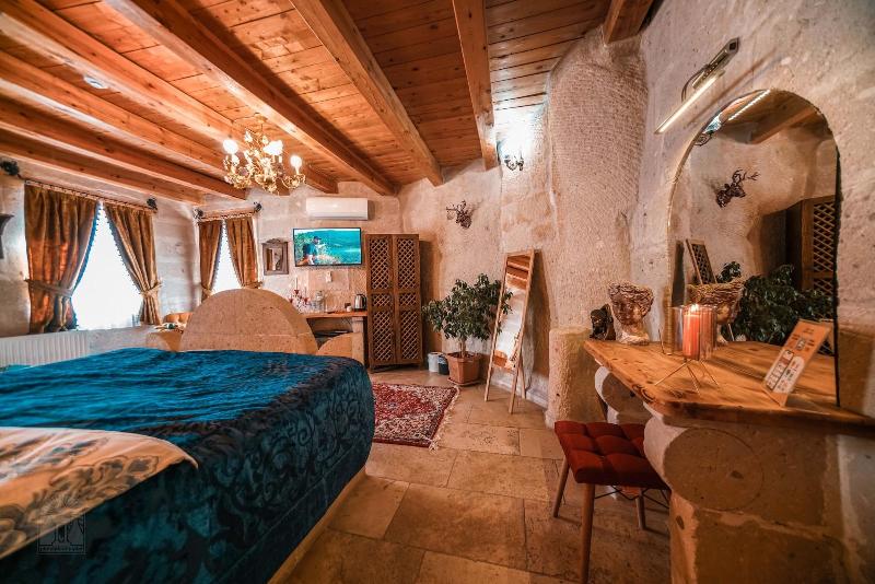 Zeus Cave Suites image