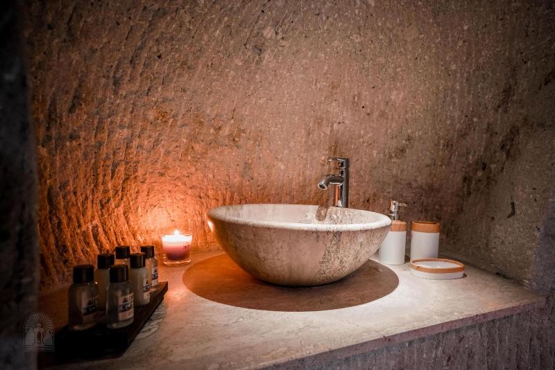 Zeus Cave Suites image