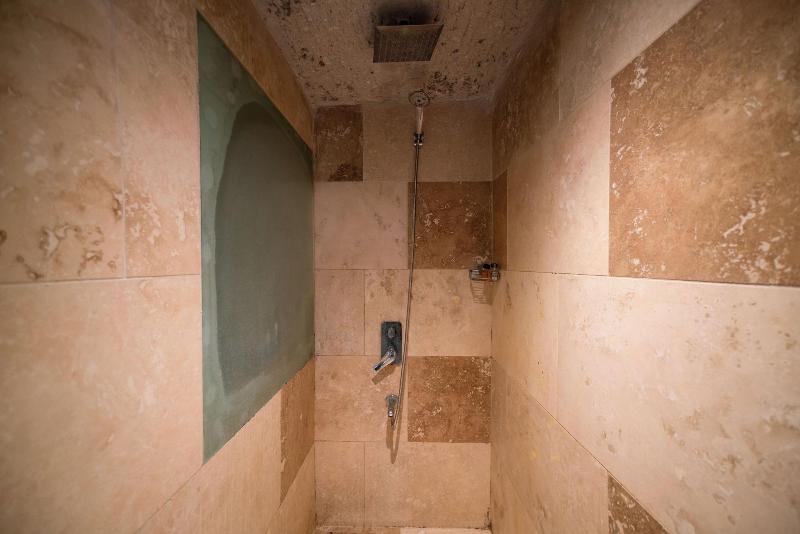 Zeus Cave Suites image
