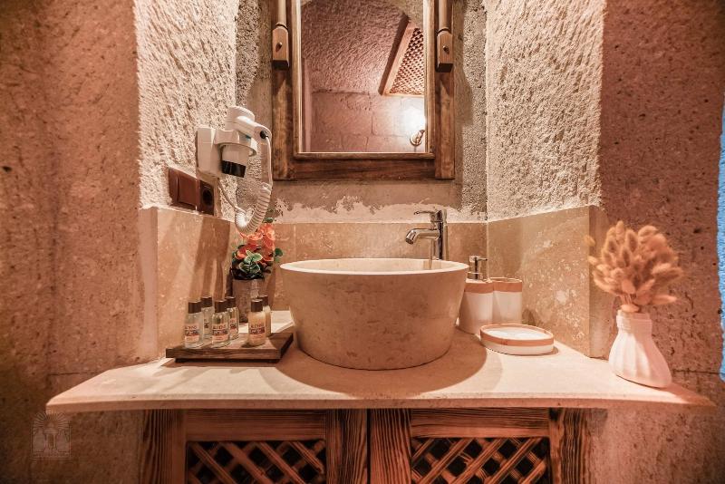 Zeus Cave Suites image