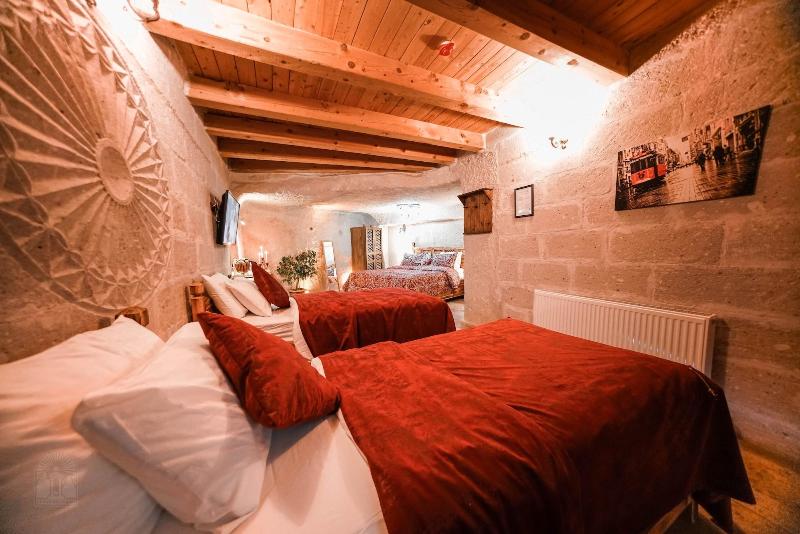 Zeus Cave Suites image