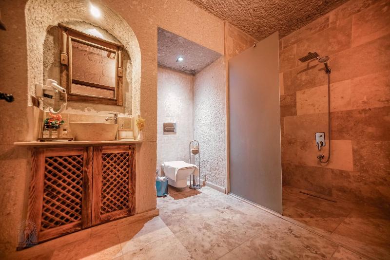 Zeus Cave Suites image