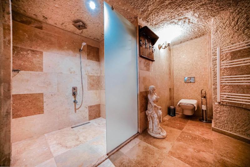 Zeus Cave Suites image