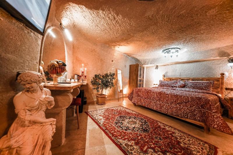 Zeus Cave Suites image