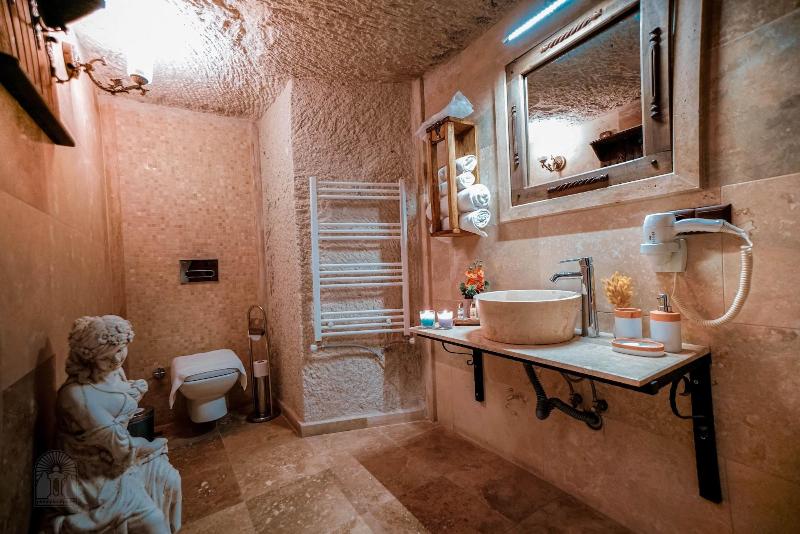 Zeus Cave Suites image
