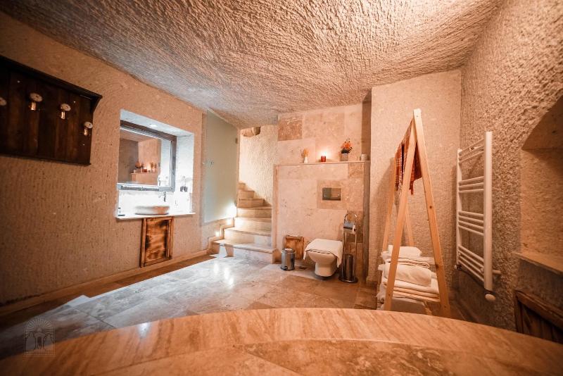 Zeus Cave Suites image
