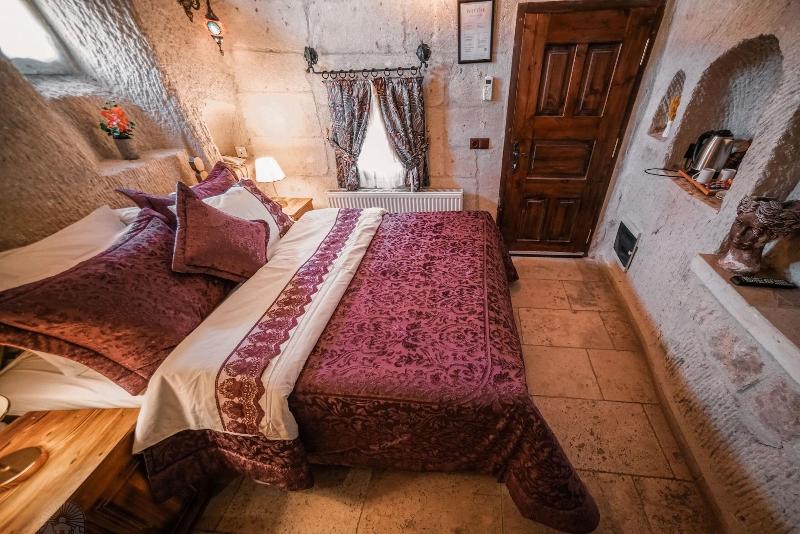 Zeus Cave Suites image