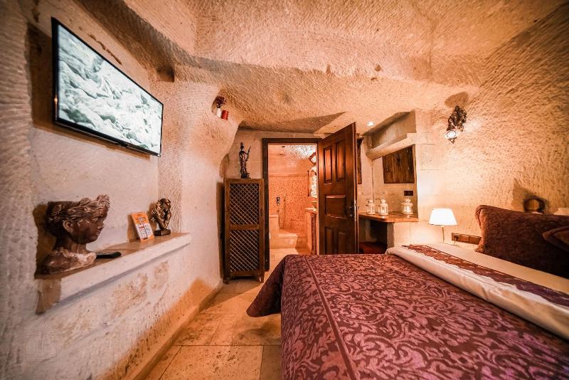 Zeus Cave Suites image