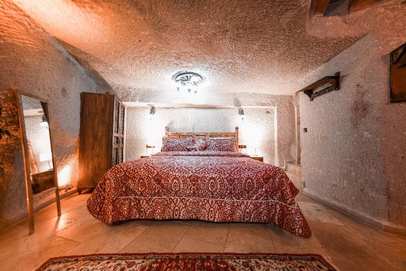 Zeus Cave Suites image