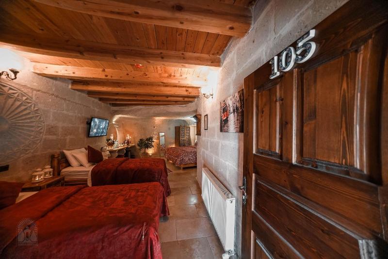Zeus Cave Suites image