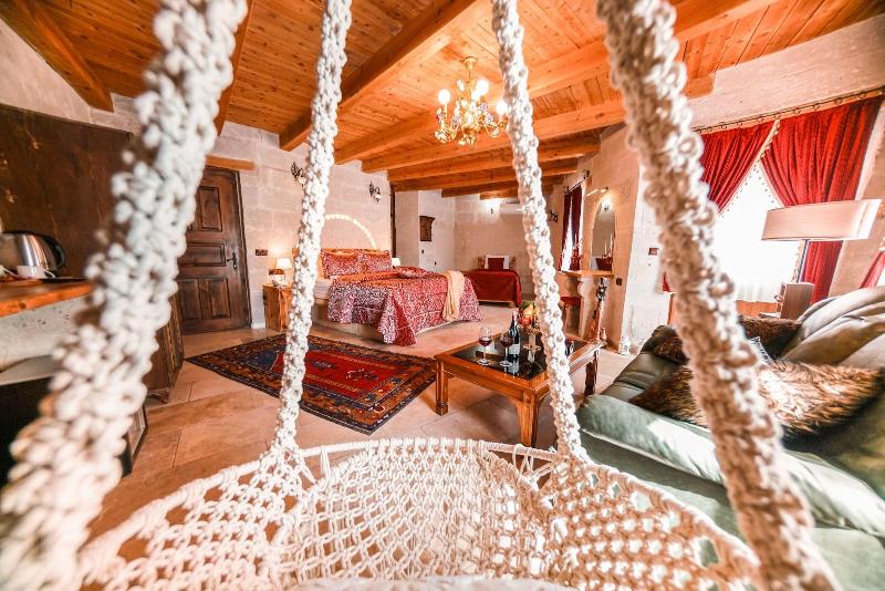 Zeus Cave Suites image