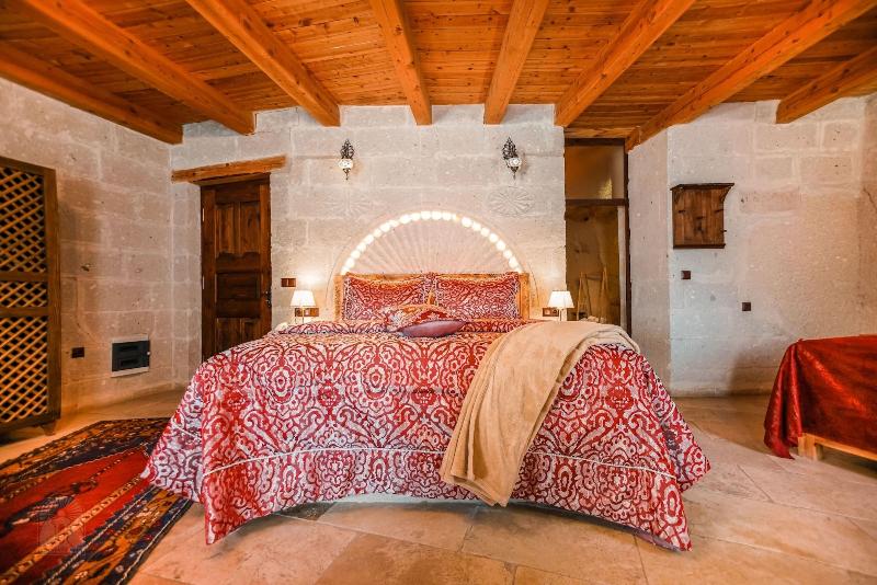Zeus Cave Suites image