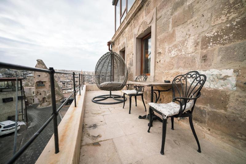 Zeus Cave Suites image