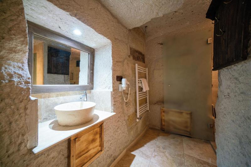 Zeus Cave Suites image