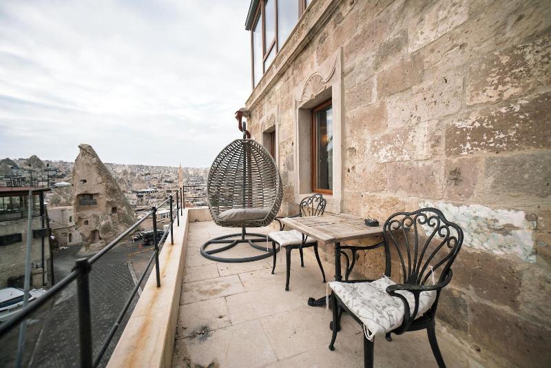 Zeus Cave Suites image