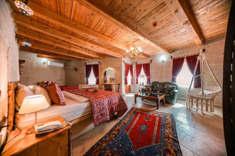 Zeus Cave Suites image
