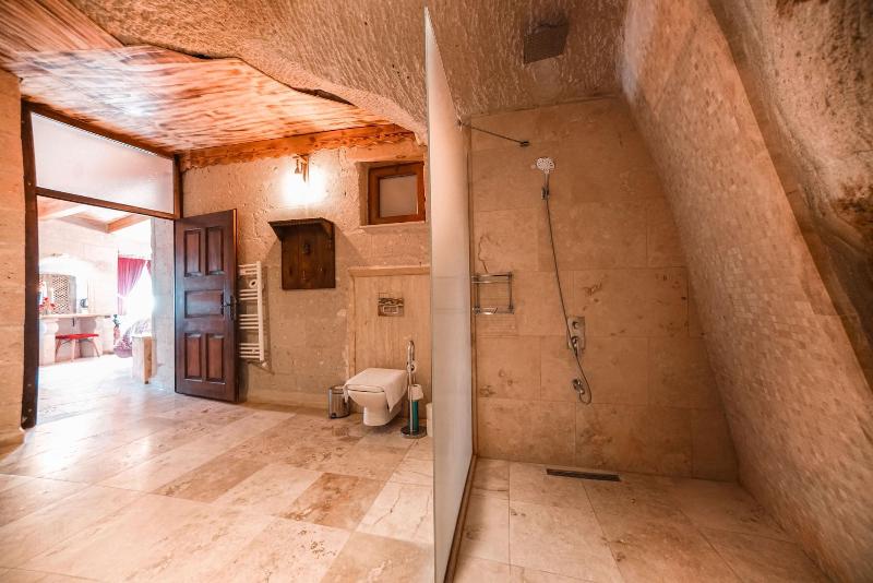 Zeus Cave Suites image