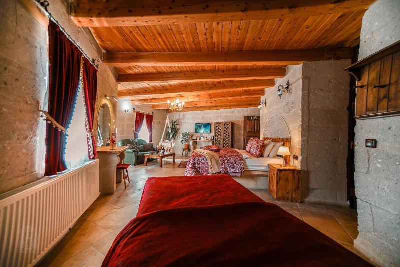 Zeus Cave Suites image