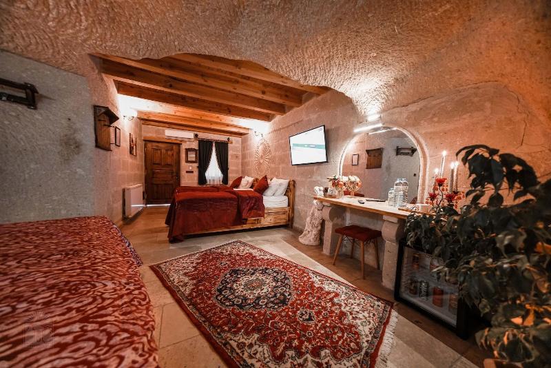 Zeus Cave Suites image
