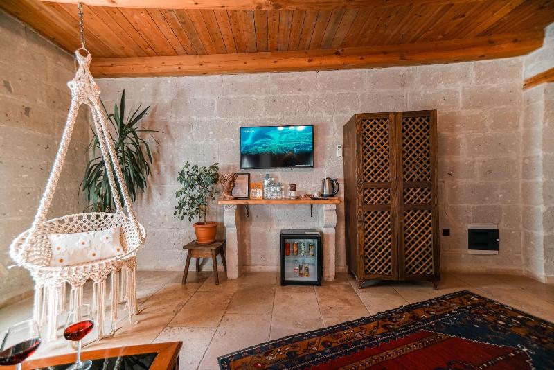 Zeus Cave Suites image